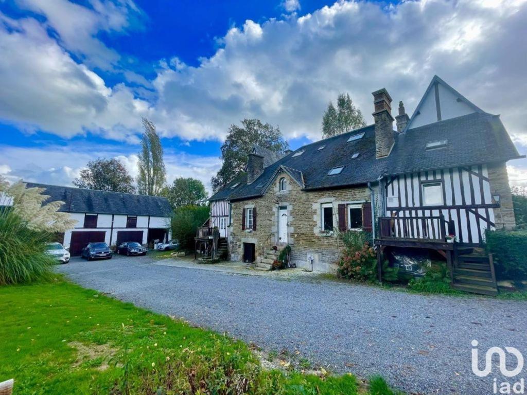 Maison La Motte With Bicycle Parking Saint-Hilaire-du-Harcouët Kültér fotó